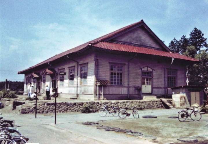 調査後、1979年に解体された旧高山社蚕業学校講堂