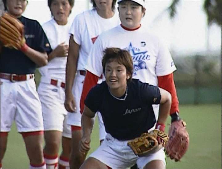 ソフトボール界で伝説となった台湾合宿でノックを受ける選手