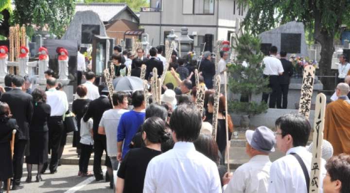 ことし５月、館林市の源清寺で開かれた年に１度の合同慰霊祭