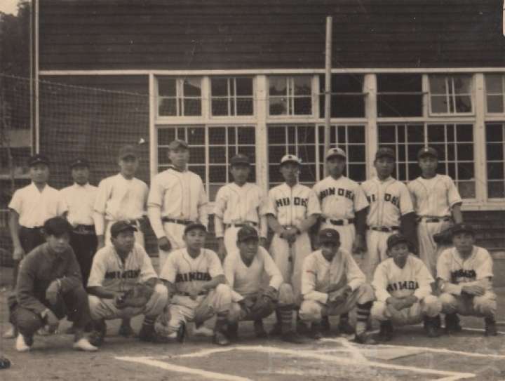 下仁田高軟式野球部時代の今井さん（前列右から２人目）