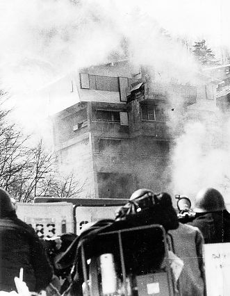 連合赤軍の５人が立てこもったあさま山荘＝1972年２月、長野県軽井沢町