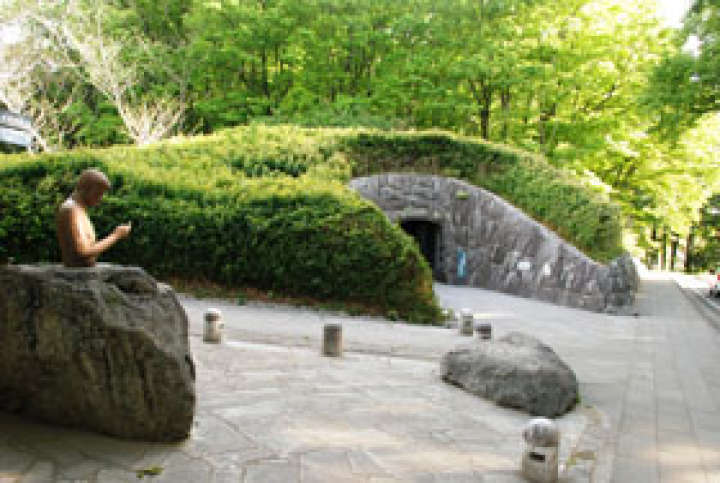岩宿の地層を見ることができる史跡岩宿遺跡遺構保護観察施設（岩宿ドーム）