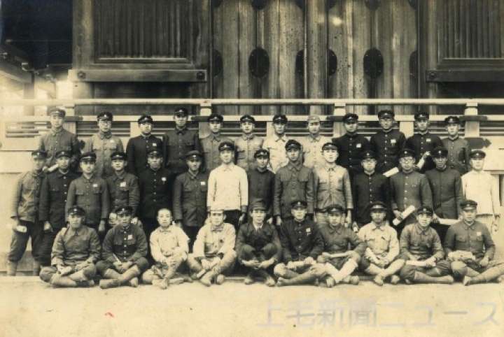卒業間近のころ。学校工場で生産管理の責任者を任された石原さん（前列右から４人目）