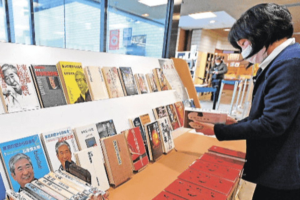 特設コーナーで石原慎太郎さんを追悼 県立図書館 上毛新聞社のニュースサイト