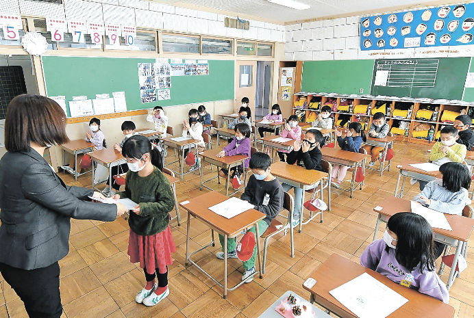 冬休み楽しみ 小中学校で終業式 上毛新聞社のニュースサイト