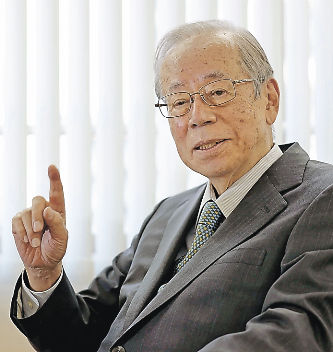 福田さんはヒト、モノ、カネの中央一極集中を、地方へ向けていく構造改革の必要性を訴える＝２０２１年６月
